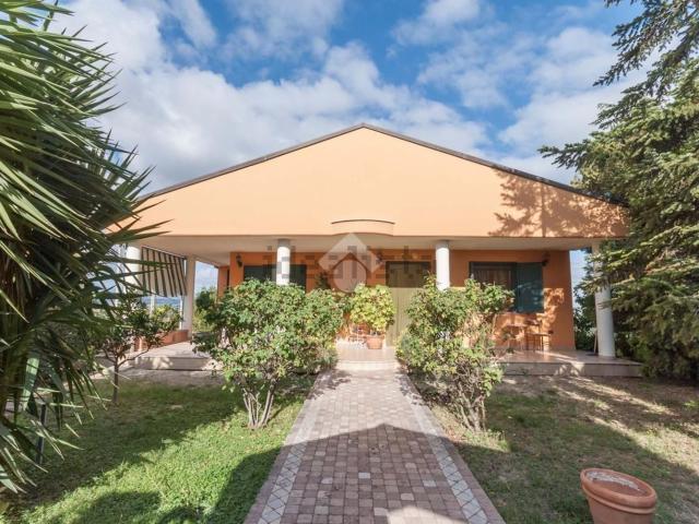Casa in vendita a Roseto Degli Abruzzi, Abruzzo