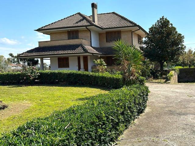 Casa in vendita a Latina, Lazio