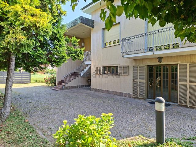 Casa in vendita a Venegono Inferiore, Lombardia