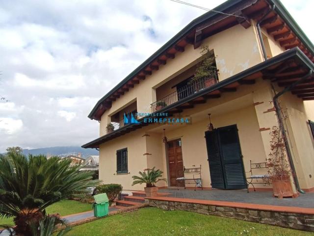 Casa in vendita a Montignoso, Toscana