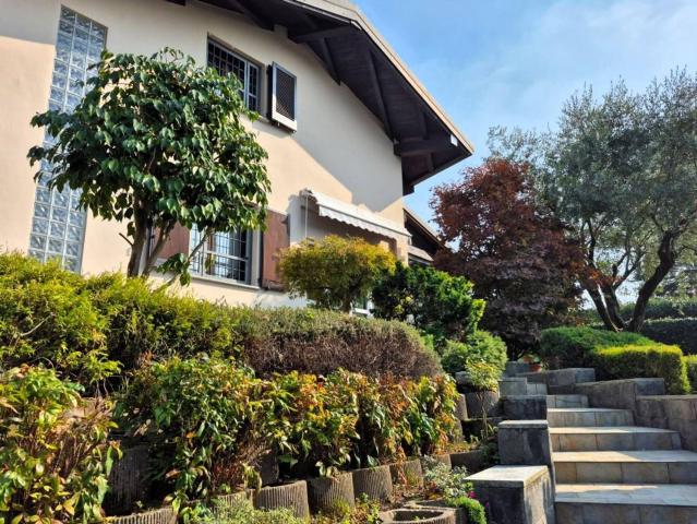 Casa in vendita a Cascina Guardia, Carugo