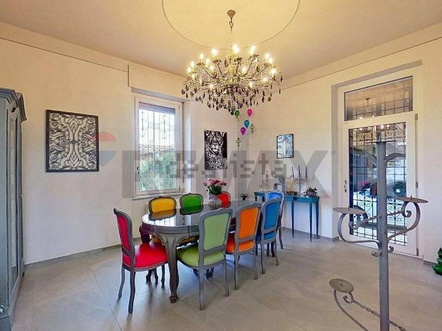 Casa in vendita a Biandronno, Lombardia