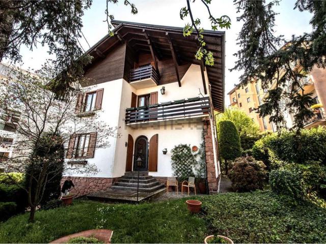 Casa in vendita a Cantù, Como