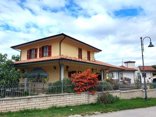 Casa in vendita a Poggio Picenze, Abruzzo