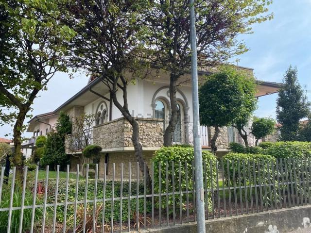 Casa in vendita a Torre Boldone, Lombardia