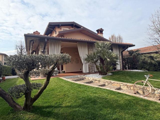 Casa in vendita a Chiari, Lombardia