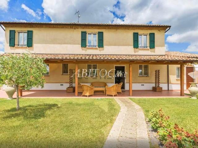 Casa in vendita a Terre Roveresche, Marche