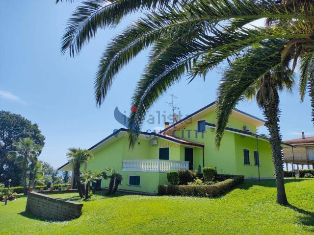 Casa in vendita a Martinsicuro, Teramo