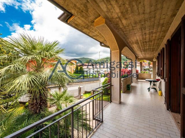 Casa in vendita a Scanzorosciate, Lombardia
