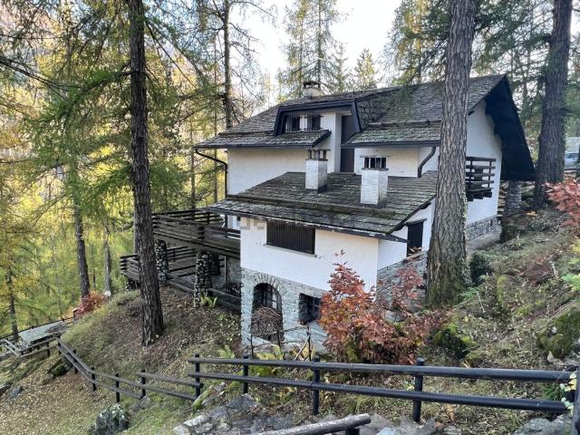 Casa in vendita a Chiesa In Valmalenco, Lombardia