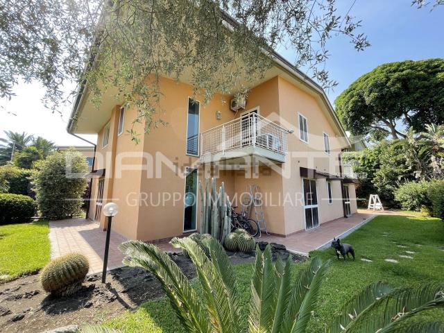 Casa in vendita a Sant'agata Li Battiati, Sicilia