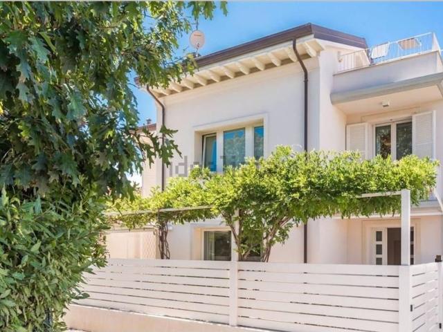 Casa in vendita a Roma Imperiale, Forte Dei Marmi