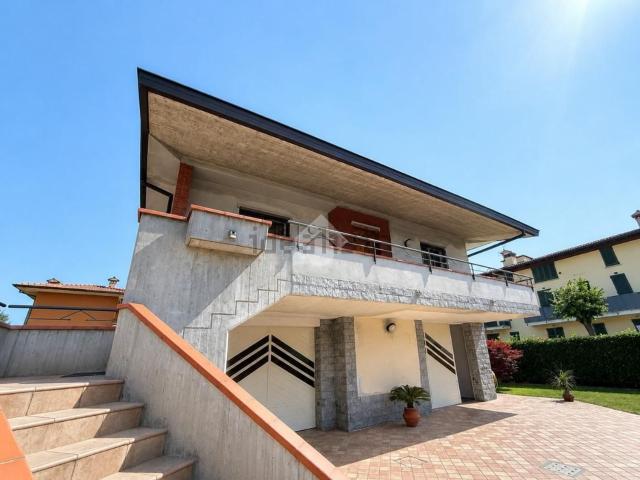 Casa in vendita a Villaggio Famiglia, Rovato
