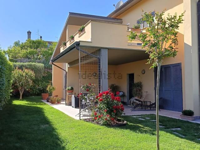 Casa in vendita a Ronciglione, Lazio