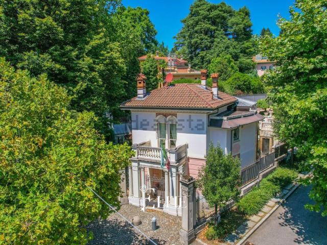 Casa in vendita a Biumo Superiore, Varese
