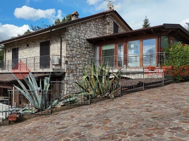Casa in vendita a Montesarchio, Campania