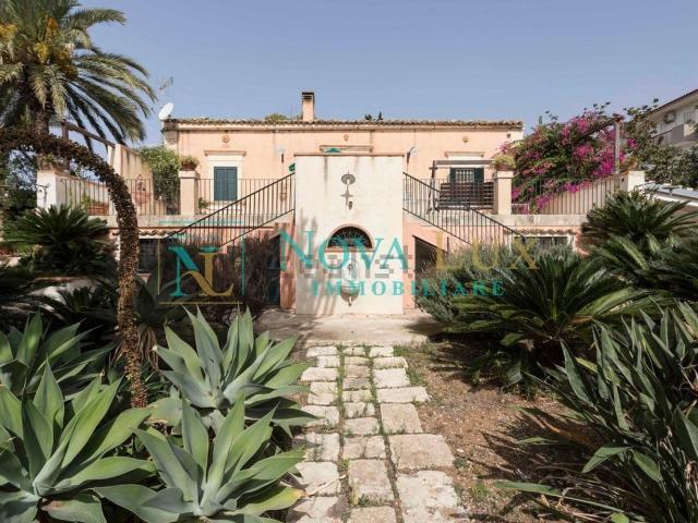 Casa in vendita a Ragusa, Sicilia