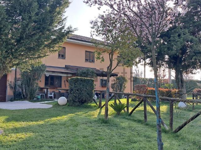 Casa in vendita a Buonabitacolo, Campania