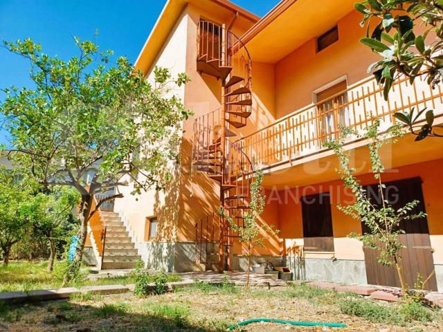 Casa in vendita a Sarroch, Sardigna/Sardegna