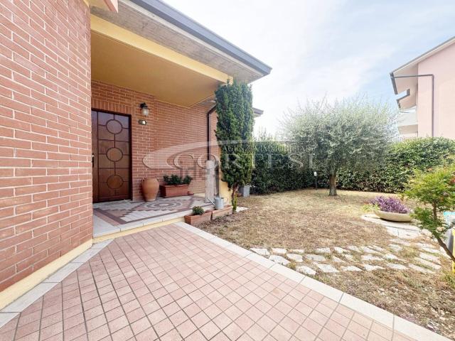 Casa in vendita a Trecastelli, Marche
