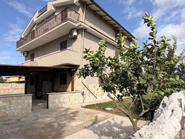 Casa in vendita a Le Salzare, Aprilia