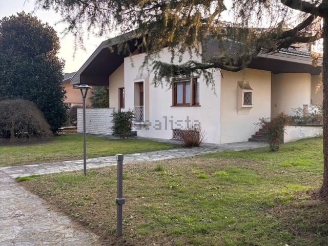 Casa in vendita a Robecchetto Con Induno, Lombardia