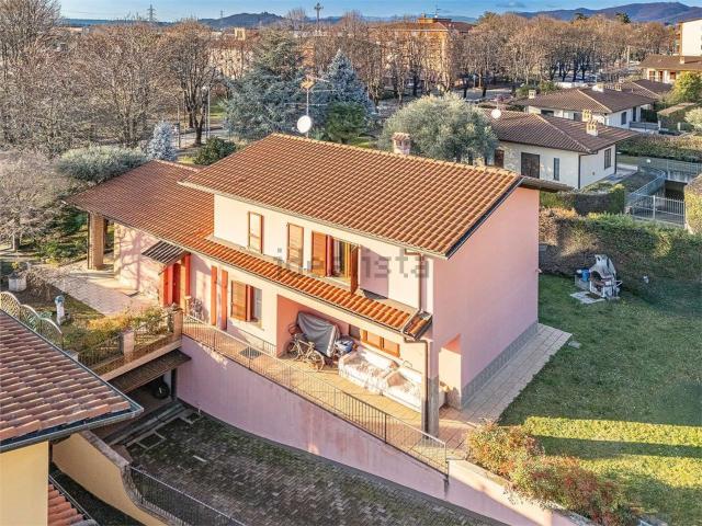 Casa in vendita a Paderno D'adda, Lombardia