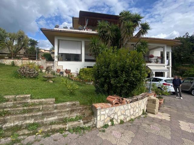 Casa in vendita a Santa Lucia, Roma Capitale