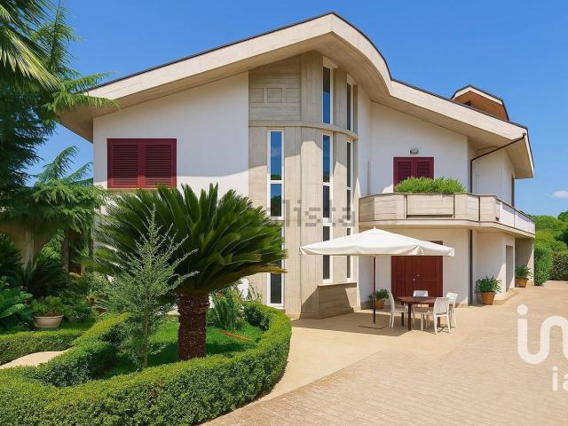 Casa in vendita a Roseto Degli Abruzzi, Abruzzo