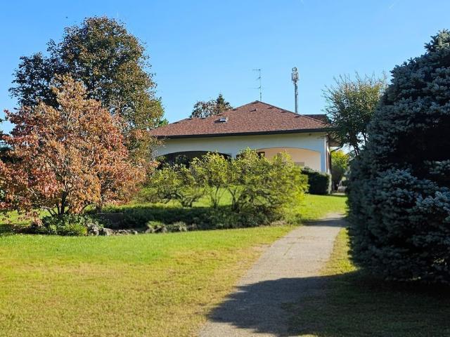 Casa in vendita a Rescaldina, Lombardia