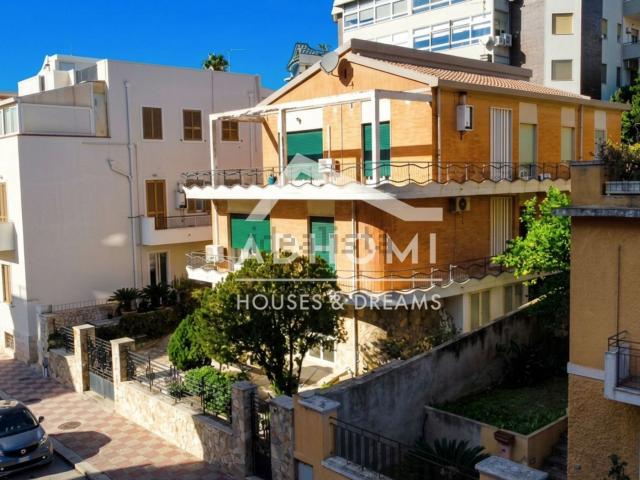 Casa in vendita a Bonaria, Cagliari