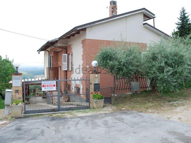 Casa in vendita a San Ginesio, Macerata