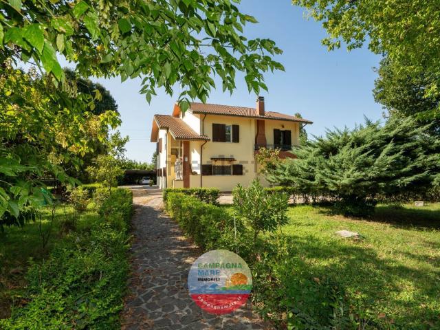 Casa in vendita a Ferrara, Reggio Emilia