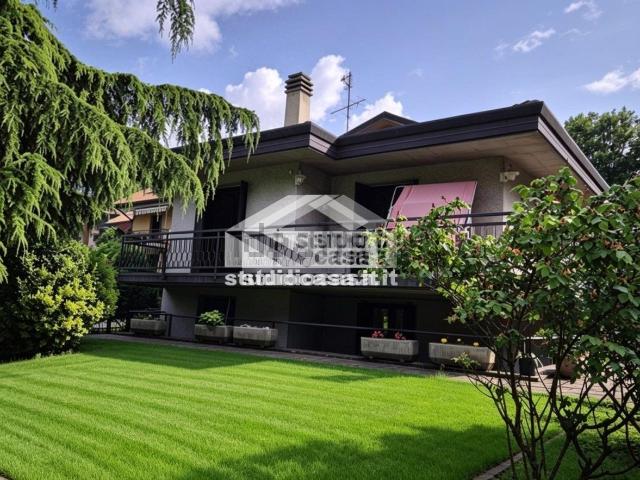 Casa in vendita a Lovere, Lombardia