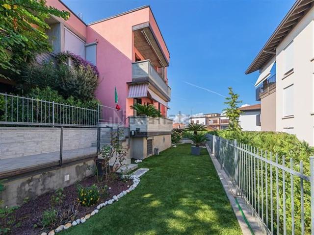 Casa in vendita a Desenzano Del Garda, Brescia