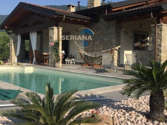 Casa in vendita a Albino, Lombardia
