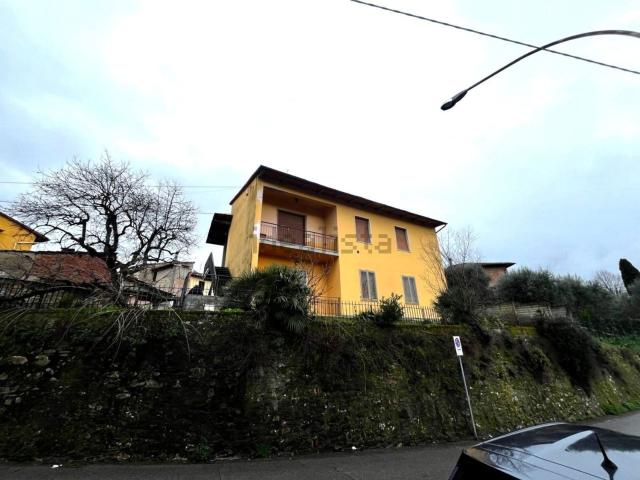 Casa in vendita a Signa, Toscana