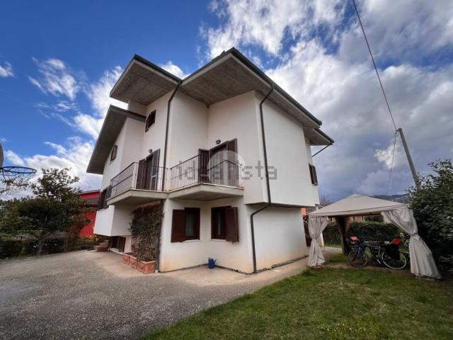 Casa in vendita a Tempera, Tornimparte