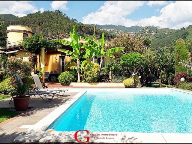 Casa in vendita a Debbia, Montignoso