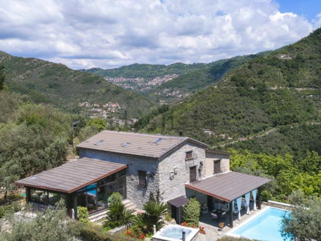 Casa in vendita a Avegno
