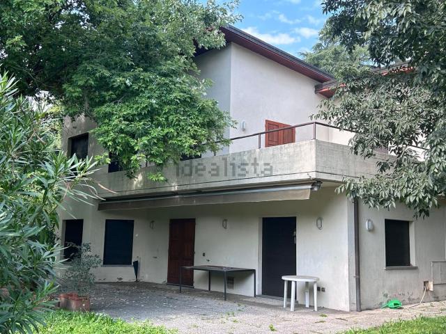 Casa in vendita a Longone Al Segrino, Lombardia