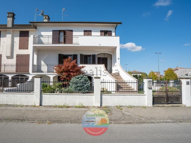 Casa in vendita a Unione Terre e Fiumi, Copparo