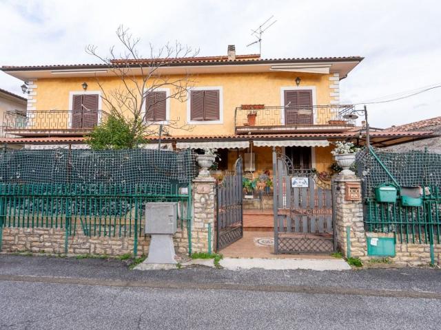 Casa in vendita a Nucleo Industriale di Rieti, Cittaducale