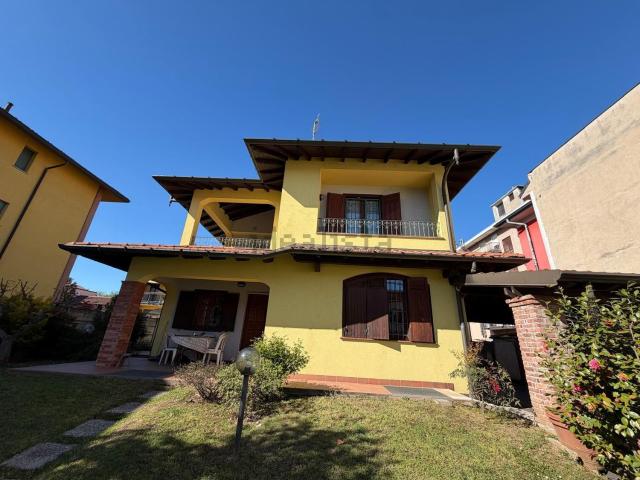 Casa in vendita a Busto Arsizio, Lombardia