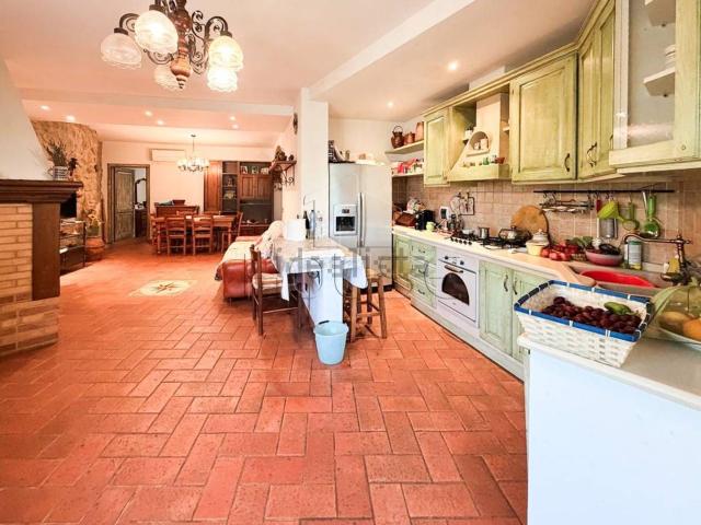 Casa in vendita a Rigutino, Arezzo