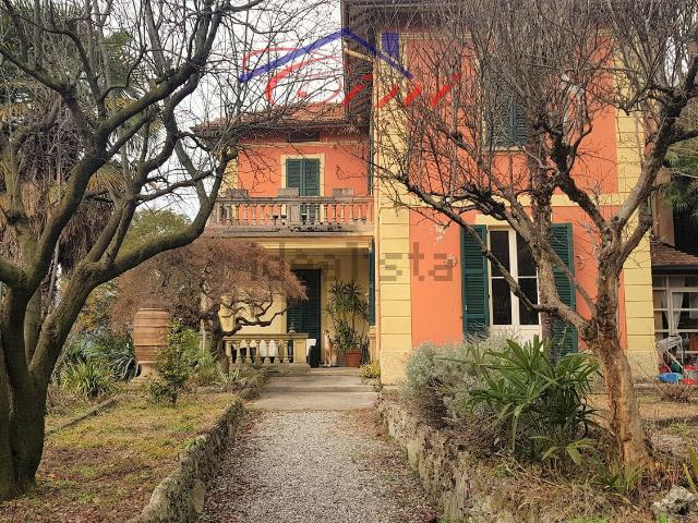 Casa in vendita a Calolziocorte, Lombardia
