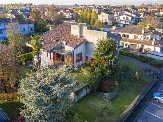 Casa in vendita a Mozzanica, Lombardia