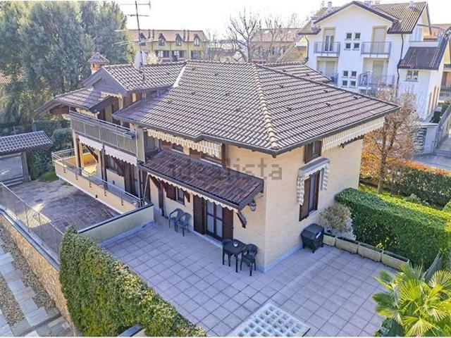 Casa in vendita a Venegono Inferiore, Lombardia