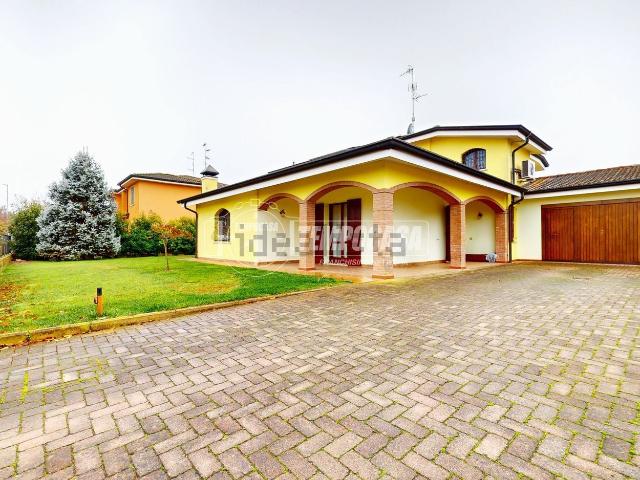 Casa in vendita a Bassa Reggiana, Re