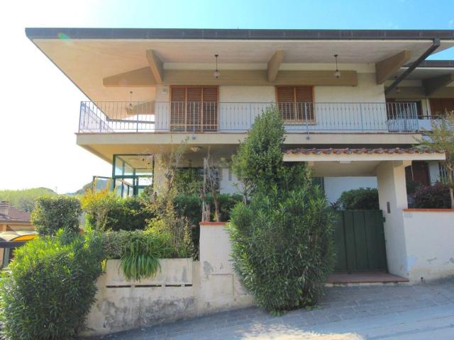 Casa in vendita a Massa E Cozzile